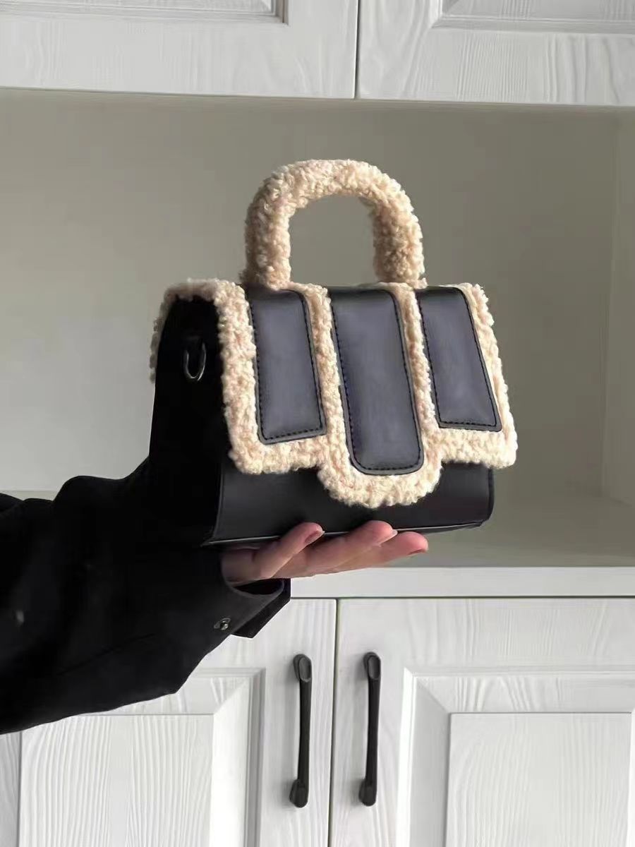 Sac bandoulière portable et tendance en laine d'agneau